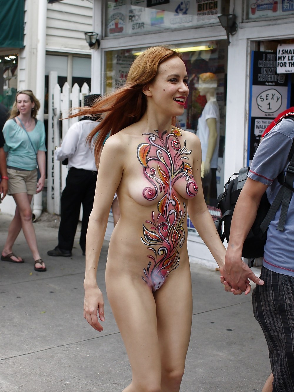 Бодиарт на теле девушек