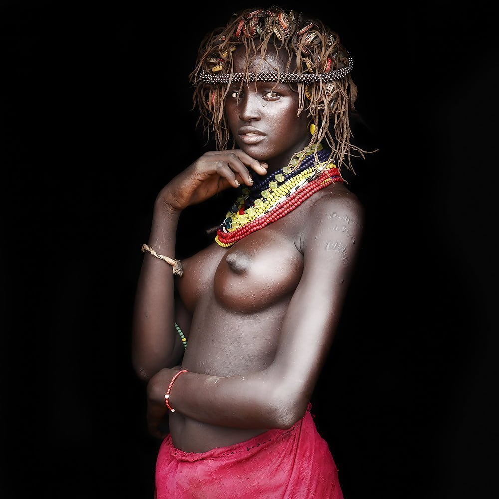 Обнаженные туземки