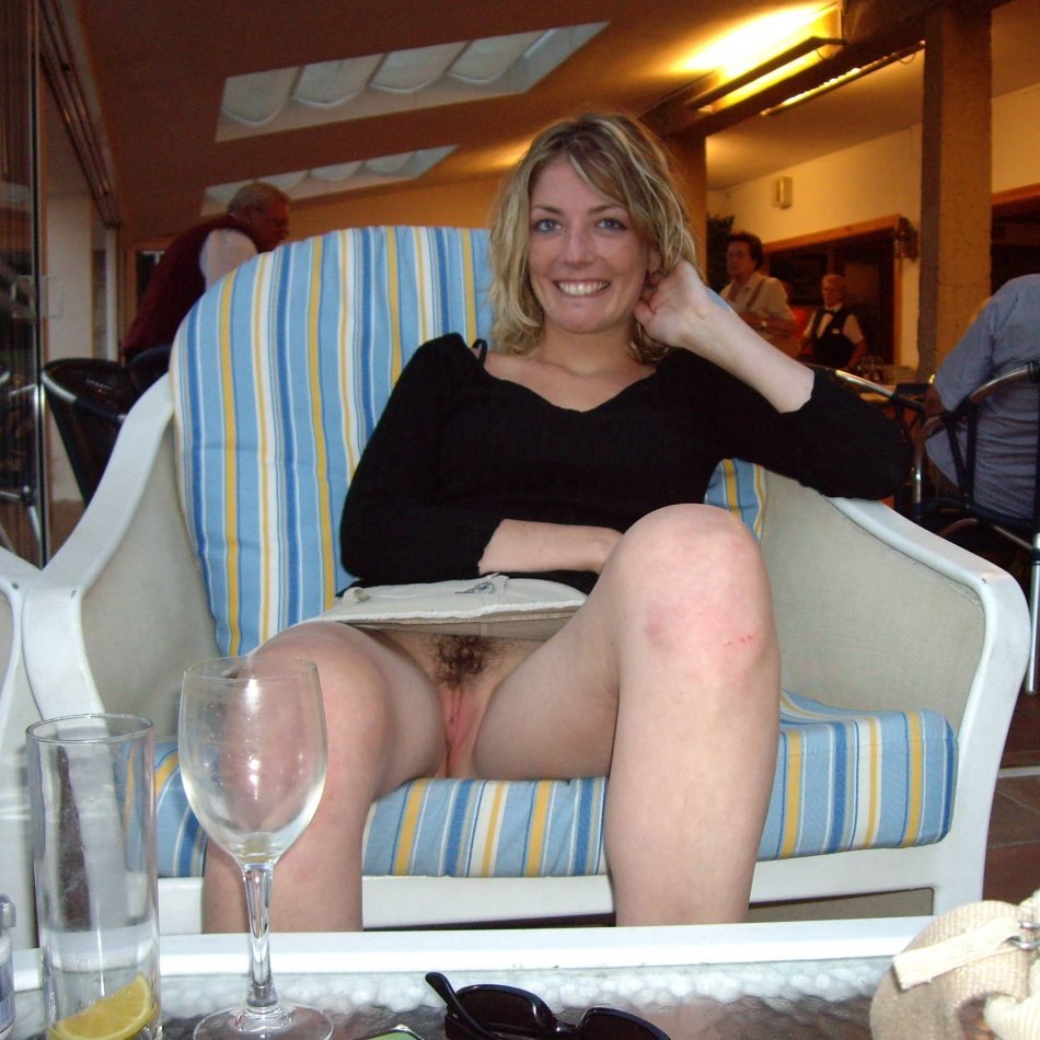 Жена друга без трусиков