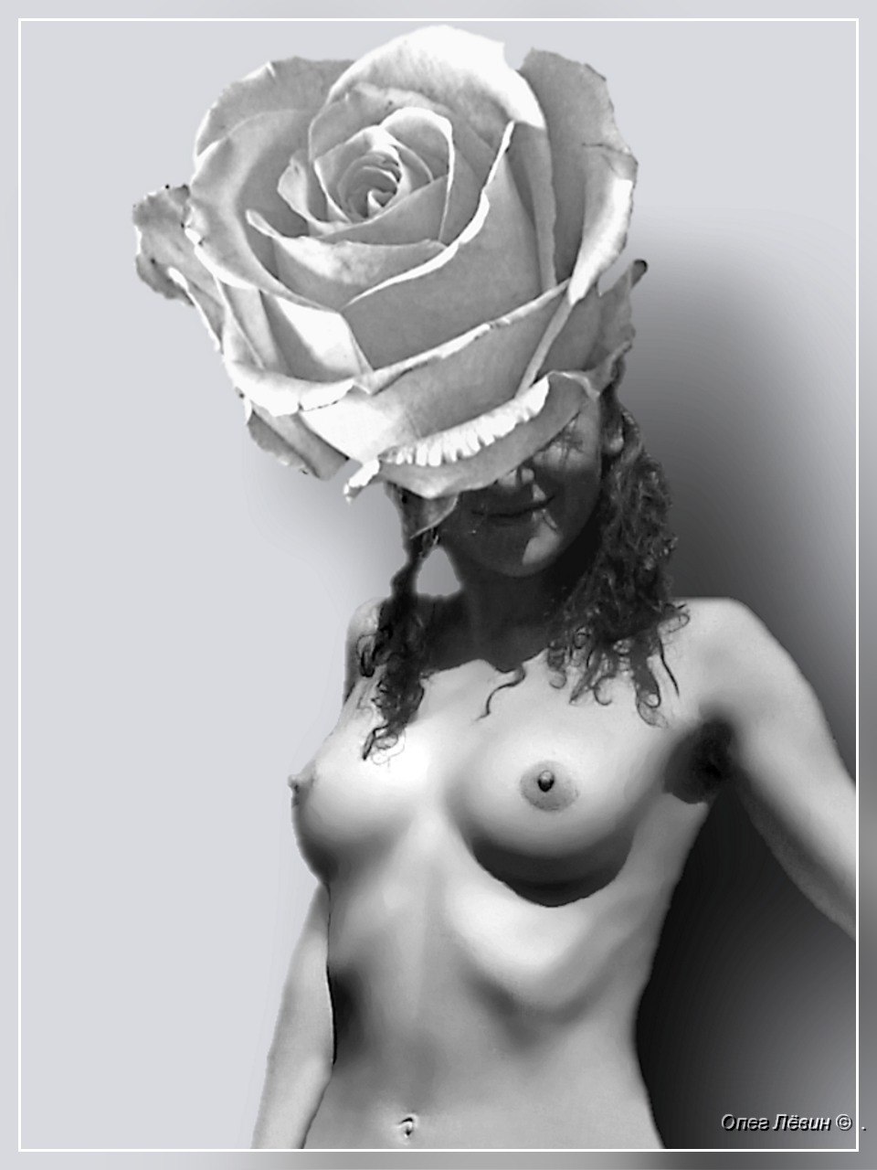 Зрелая худая рыжая в лесу