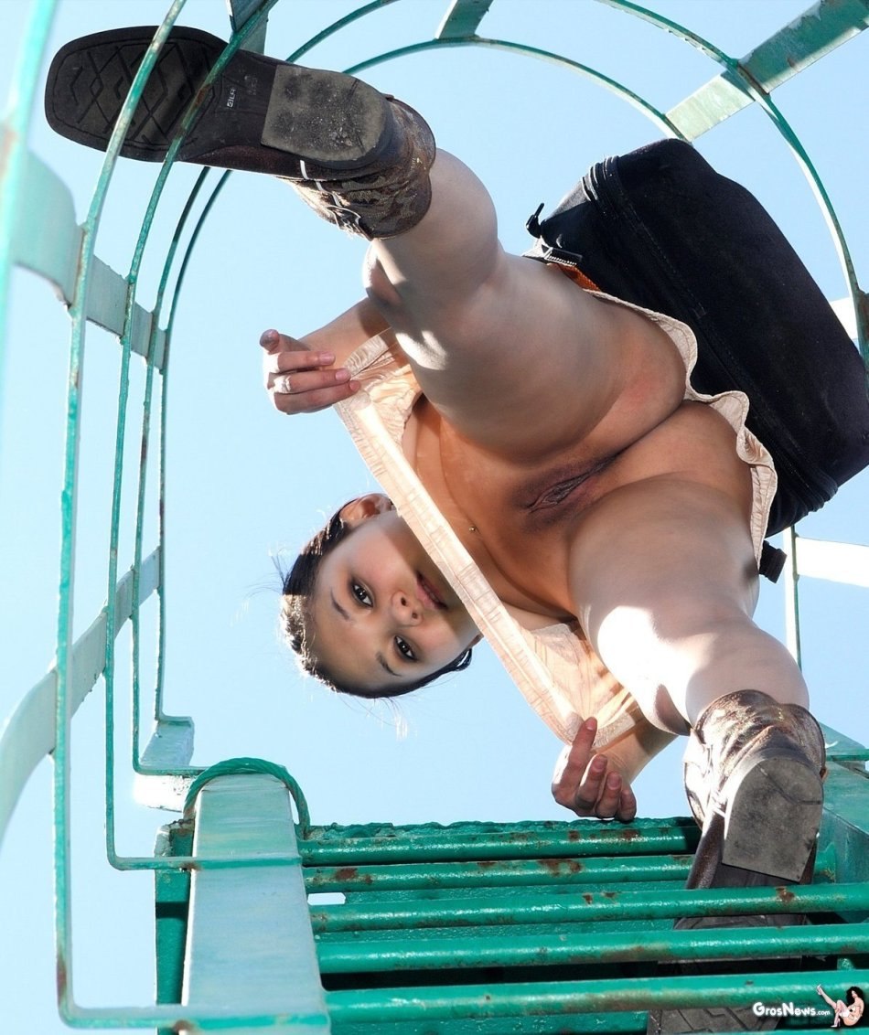 Подсмотрел за девочками киски голые