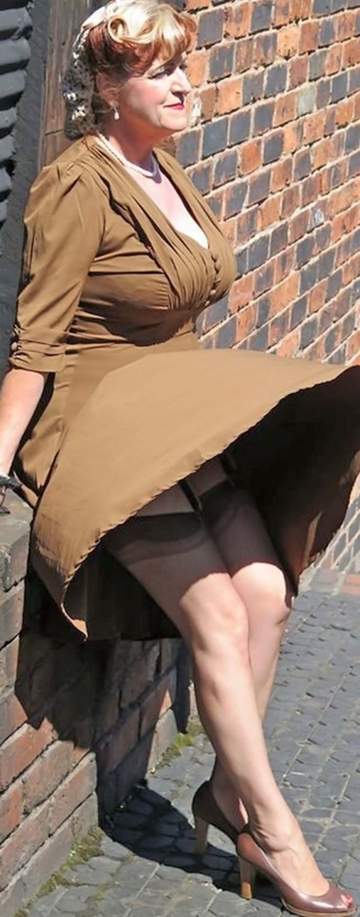 Нога на ногу в транспорте