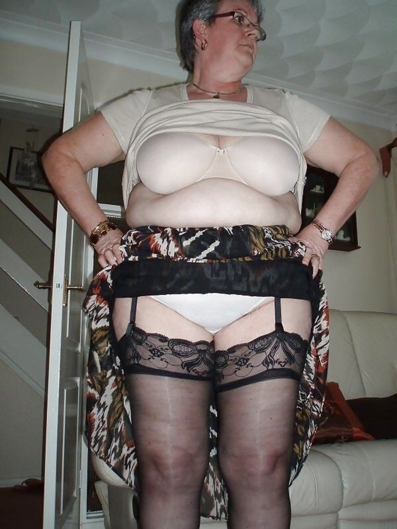 Пышные старушки в трусах