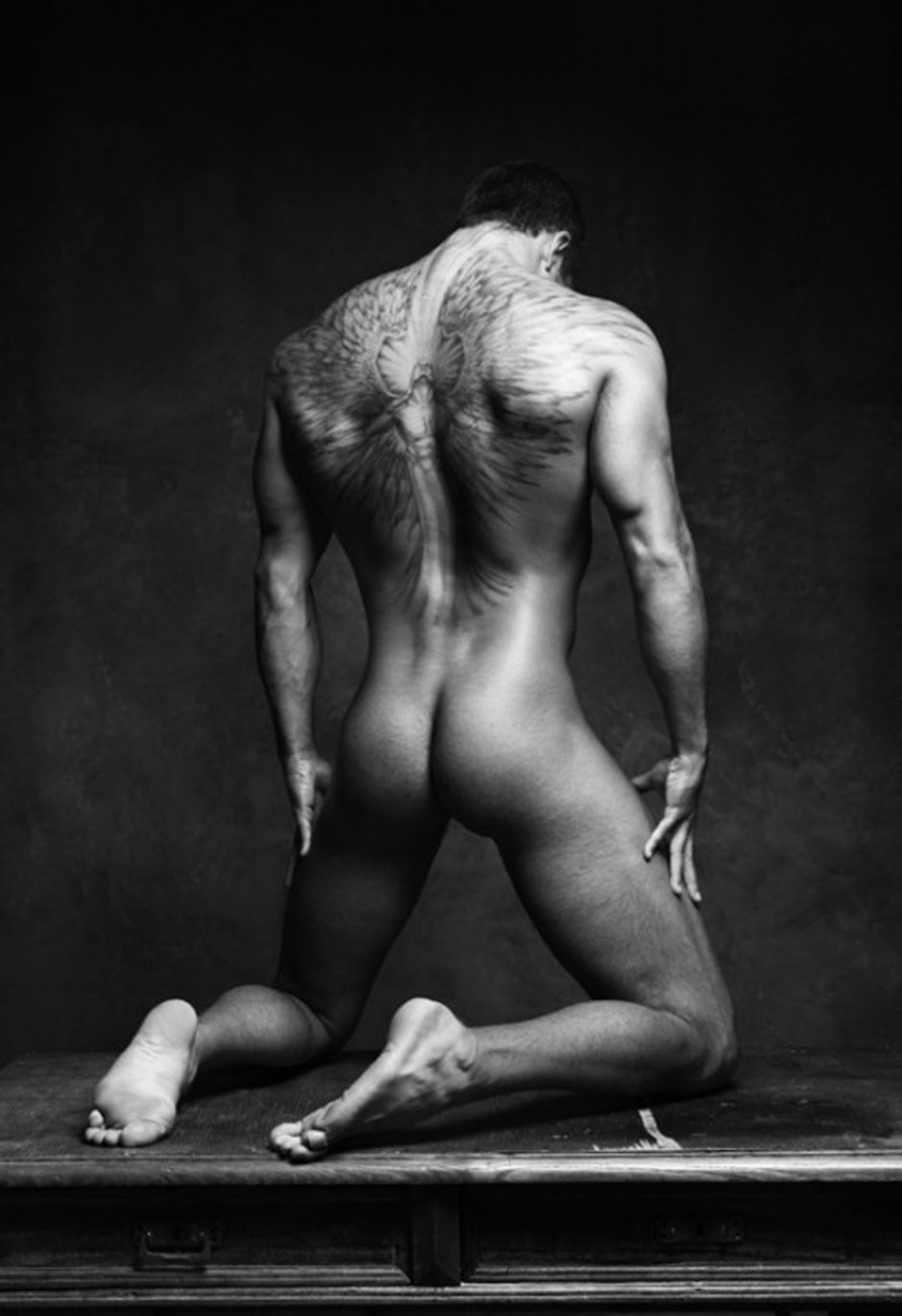 Молодые красивые голые парни