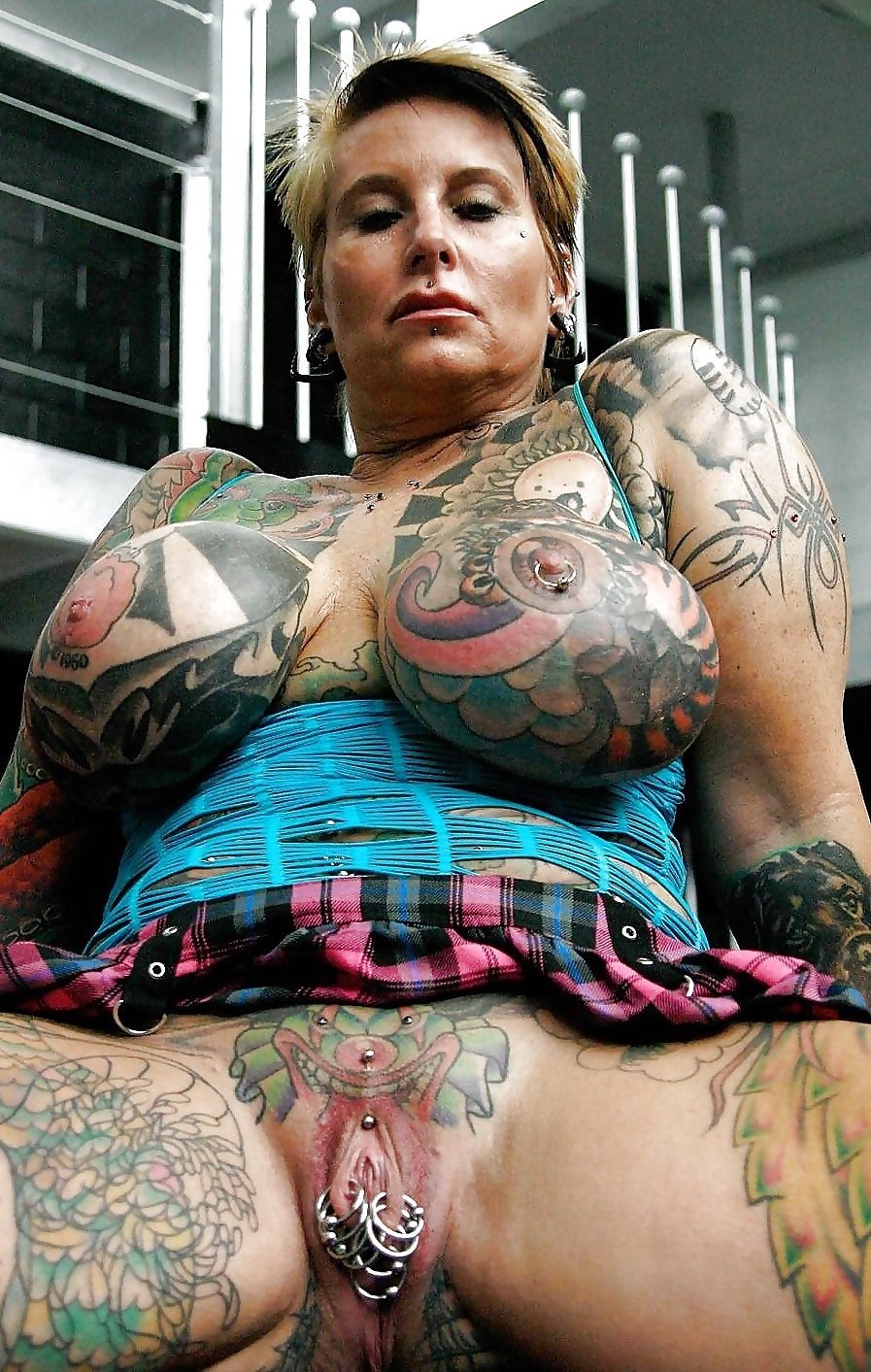 Татуированная порнозвезда