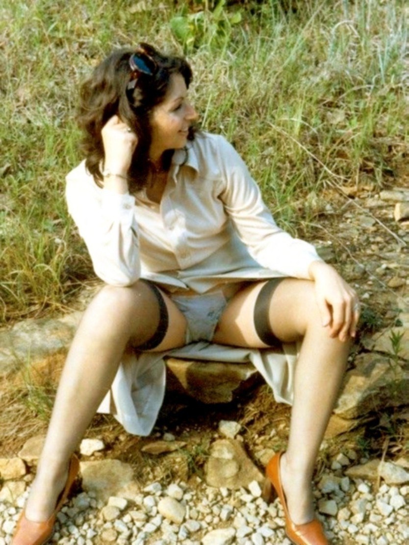 Девки без трусов ретро