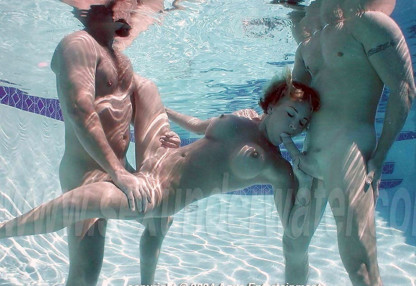 порно в воде бассейне фото 6