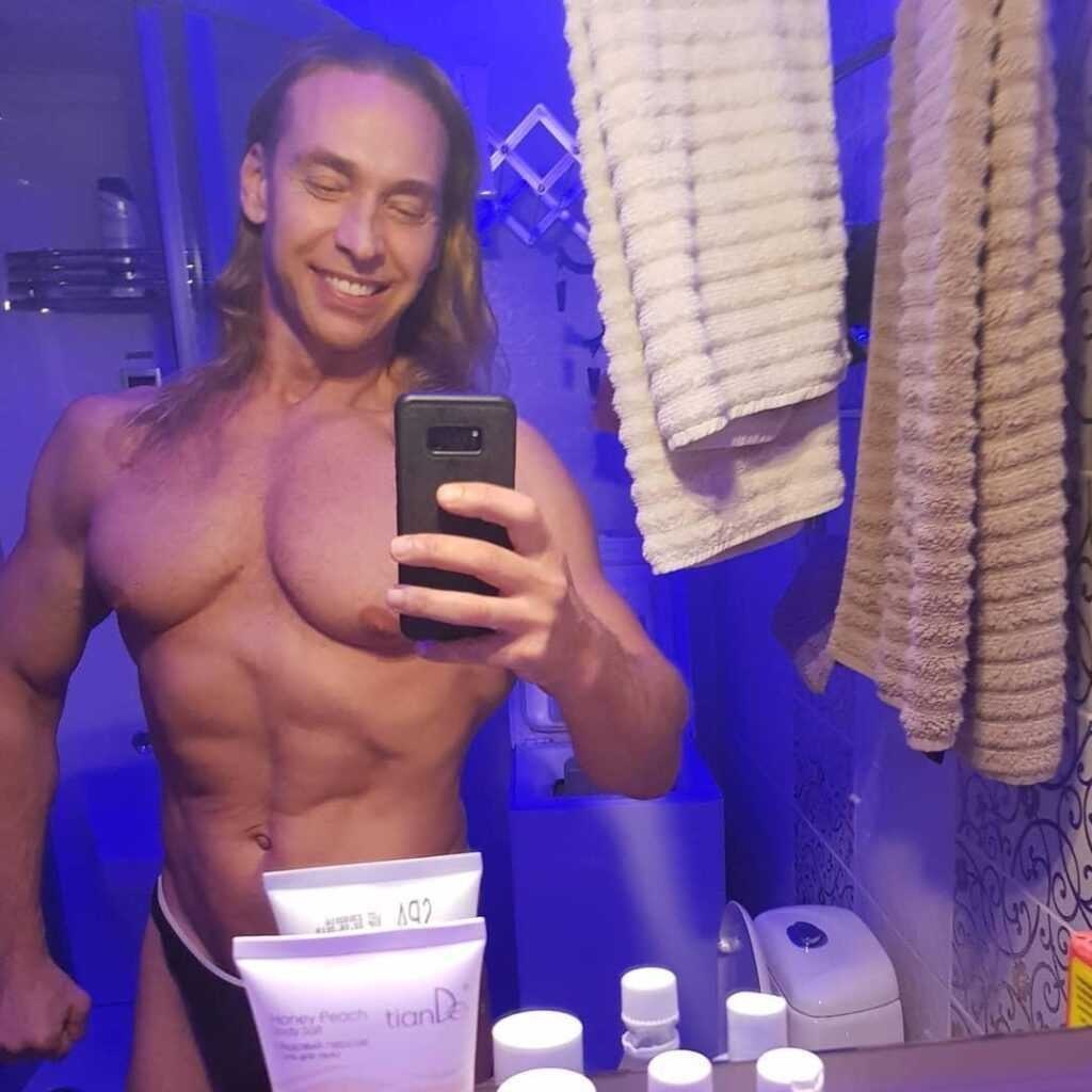 Королёва и тарзан в молодости