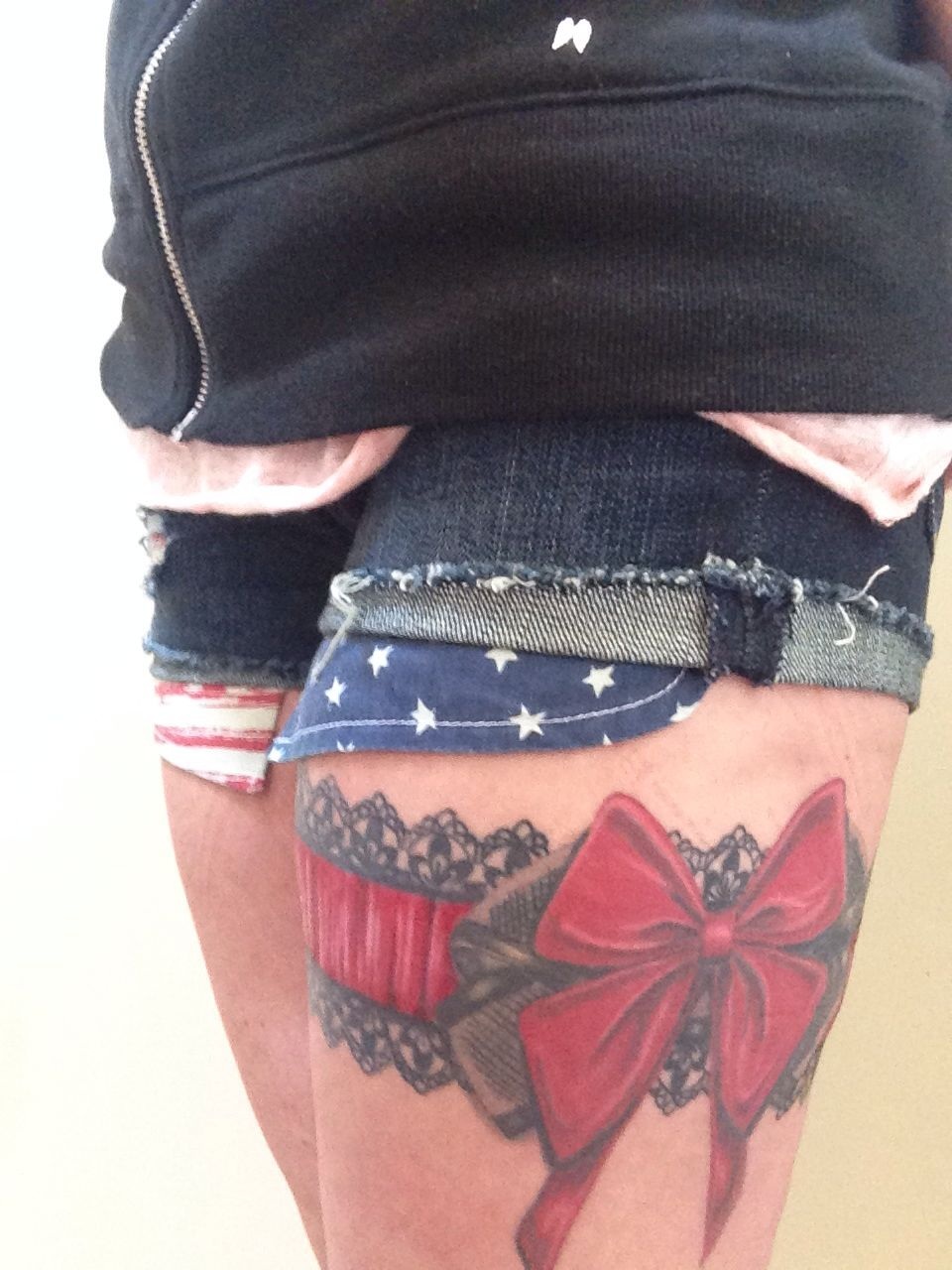 Webcam с бантами на ляшках