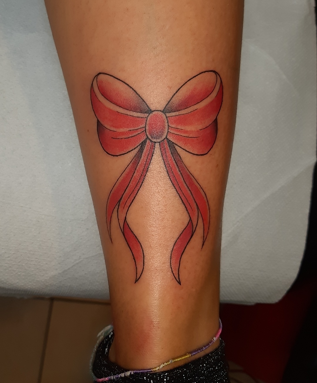 Тату бантик на попе