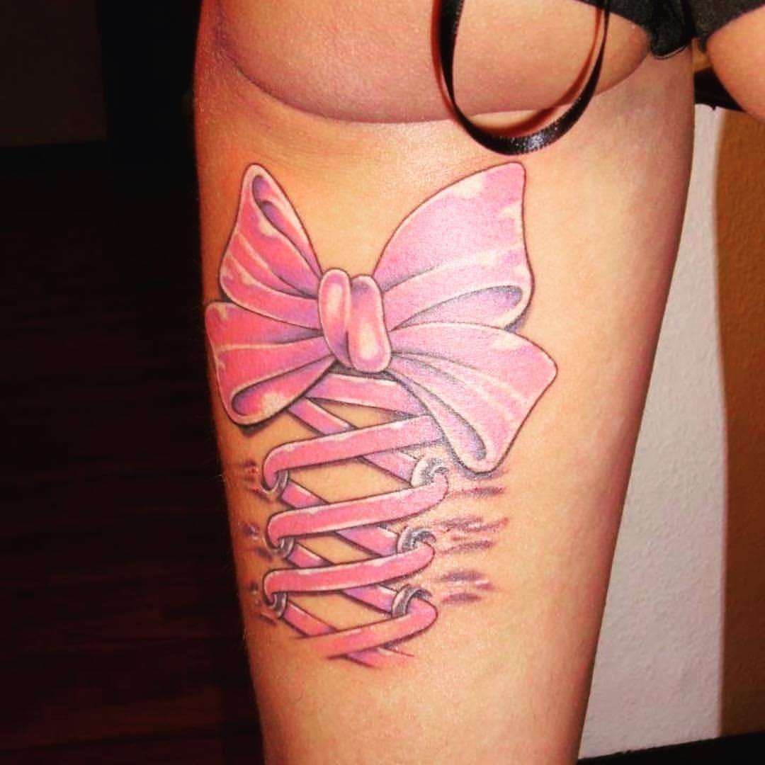 Эскиз тату бантики на ногах сзади