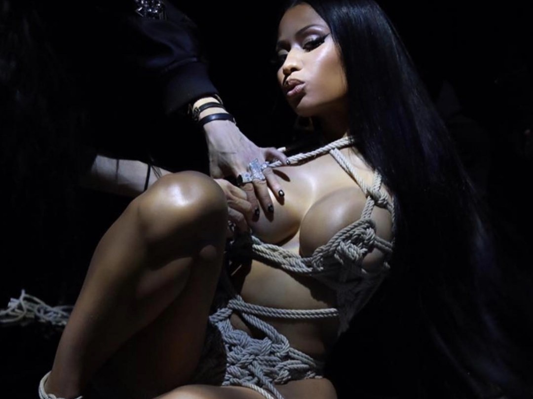 Ники Минаж бубс