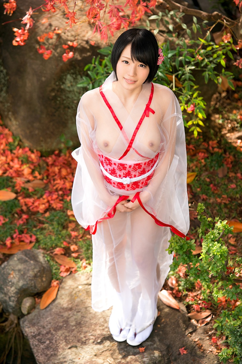 Нагие девушки в кимоно