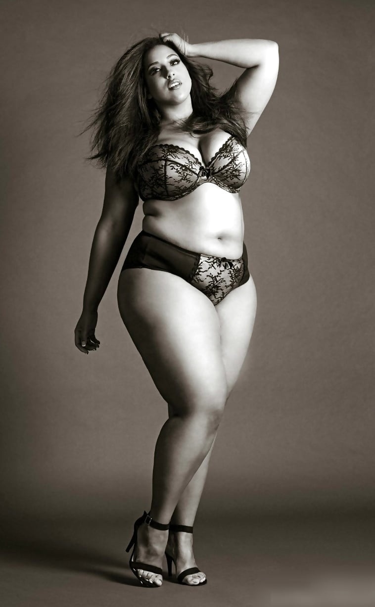 Модель плюс сайз Aleks LAROSA