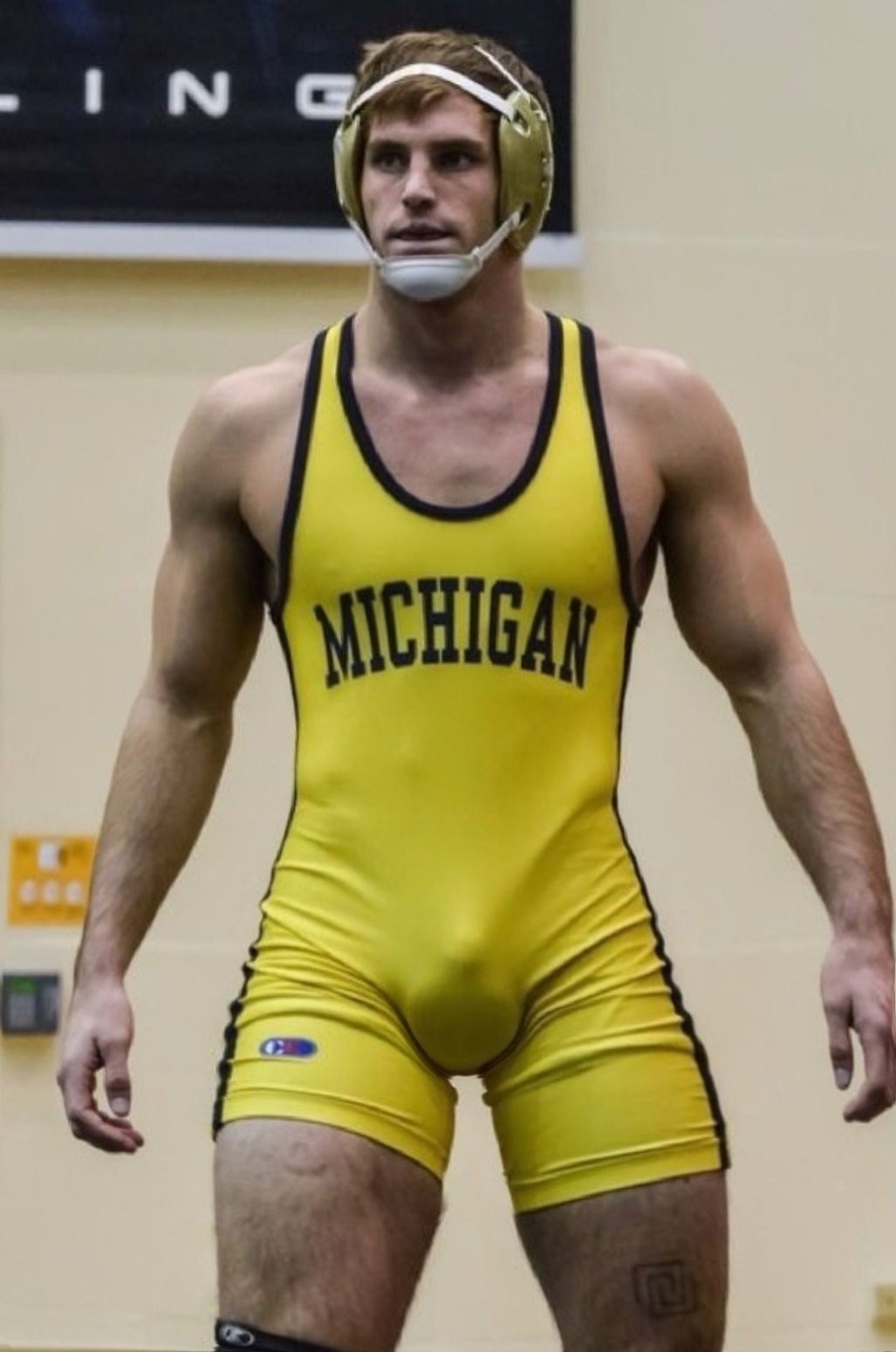 Парни борцы в лайкре