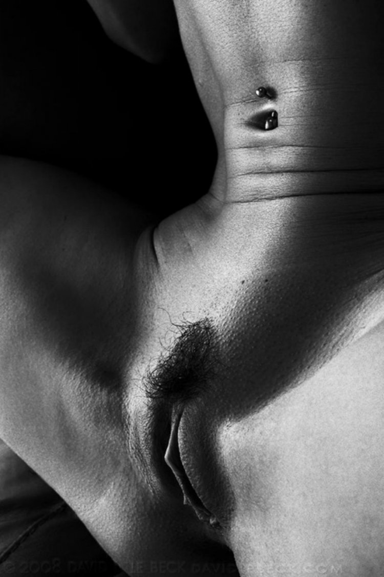 Голые парни с волосатыми лобками