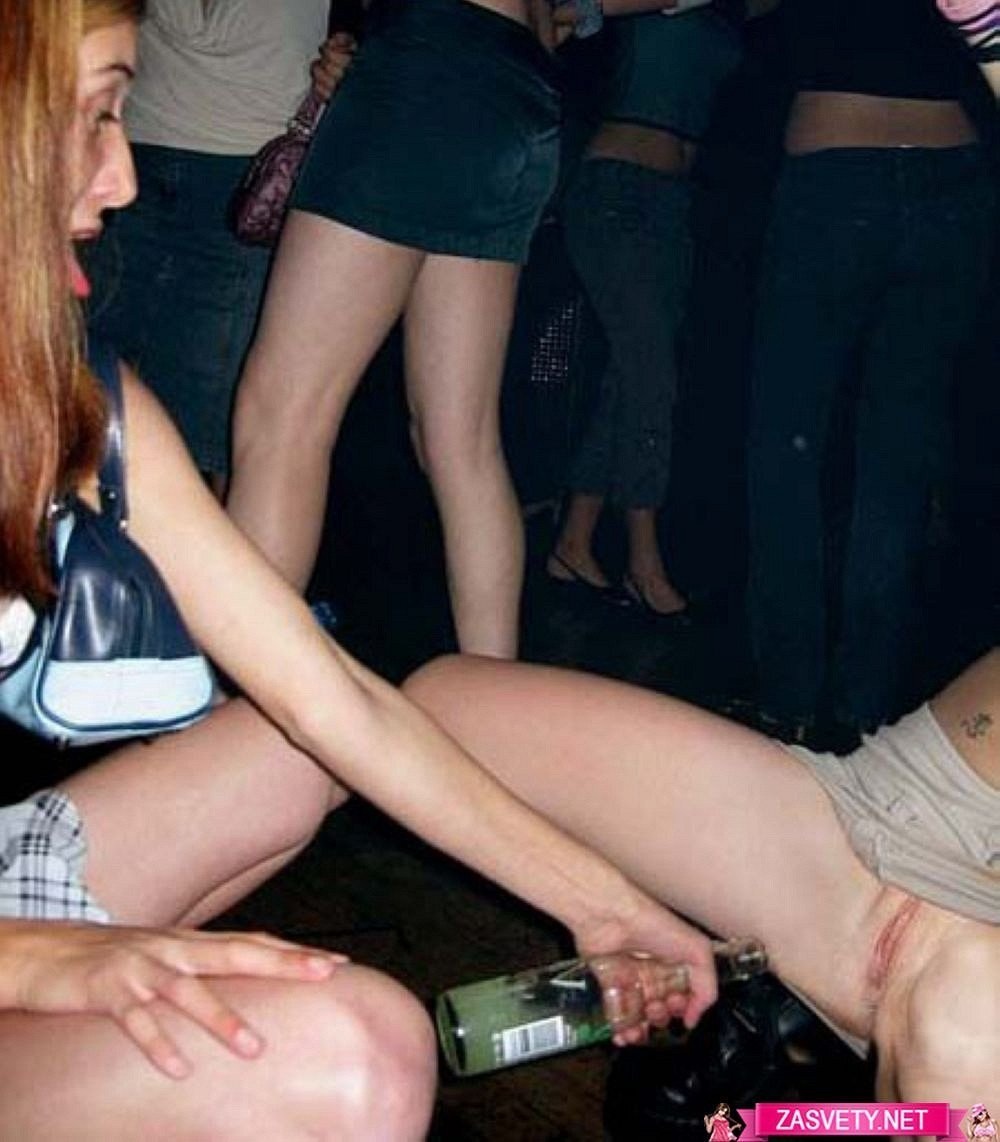 Девушки в клубе без трусов