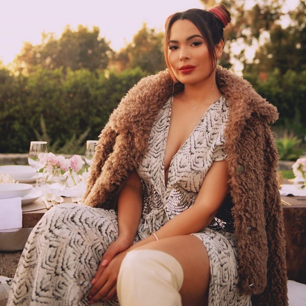 Надин Авола