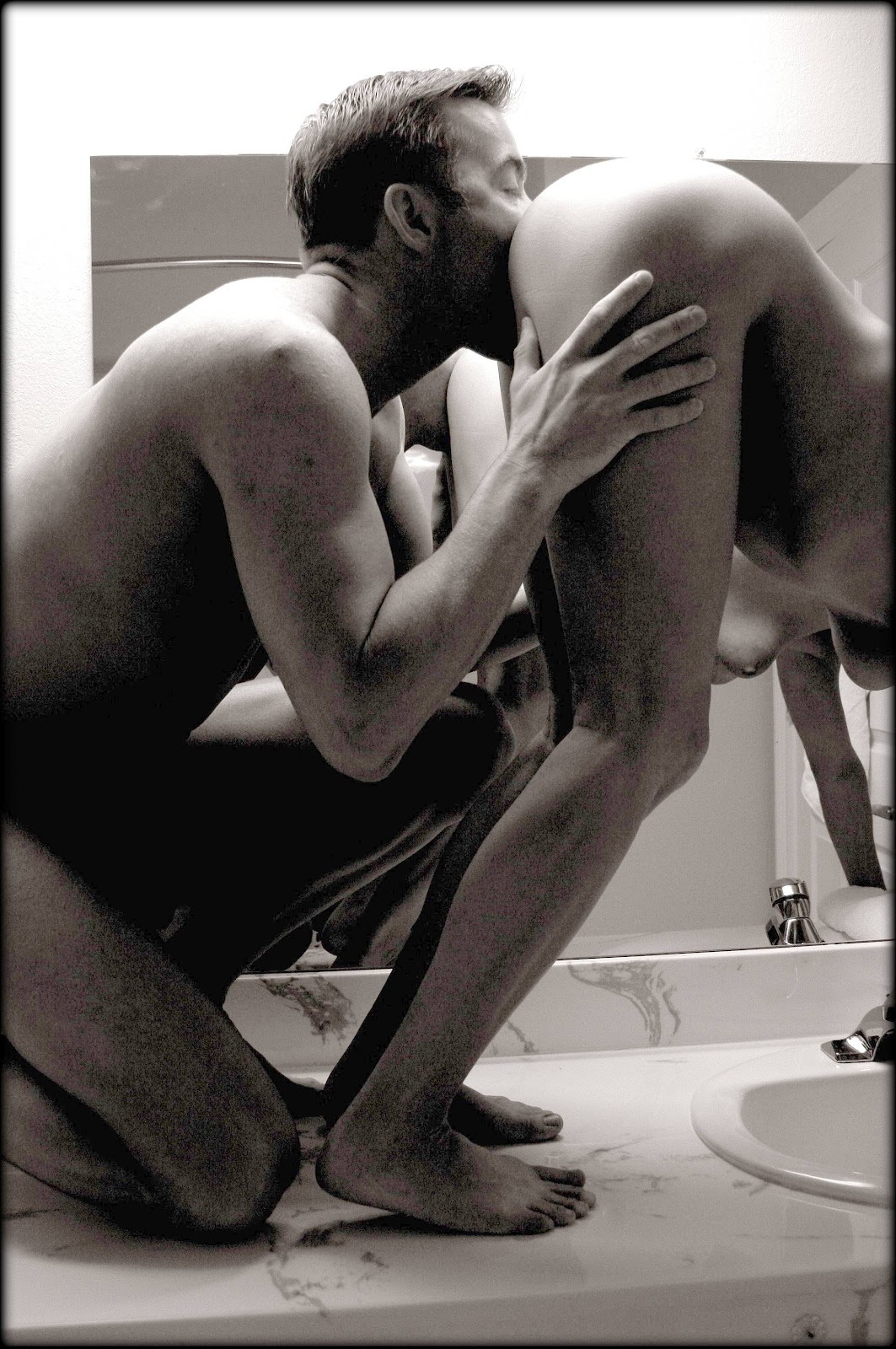 Страстный трах на кухонном столе