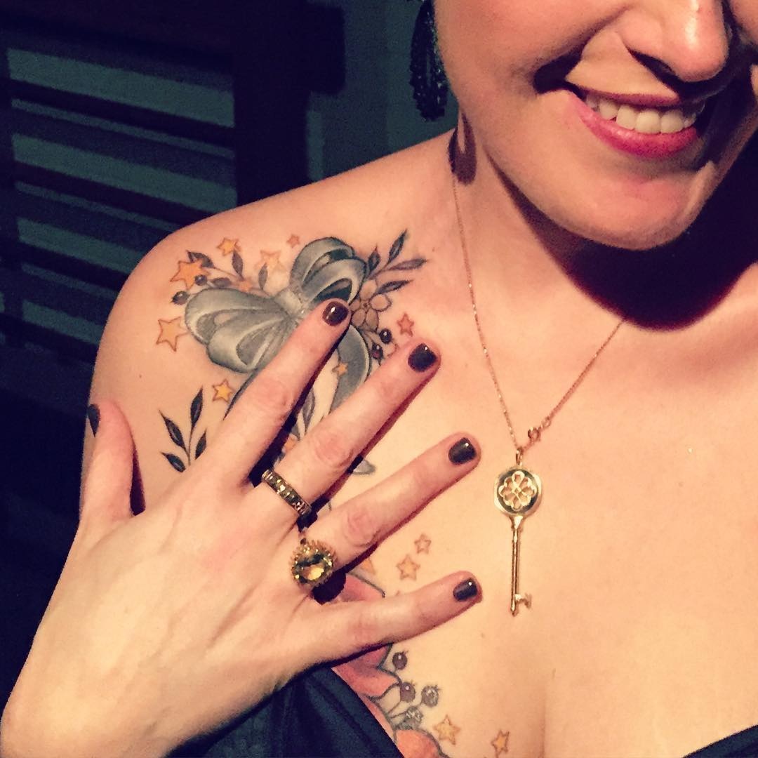 Огромные соски с пирсингом