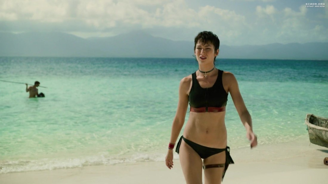 Зои казан в купальнике