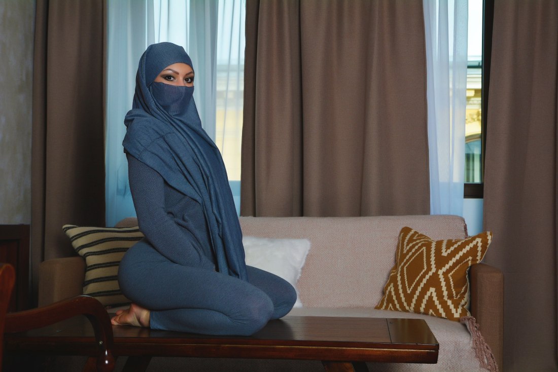 Джулия Вега в хиджабе