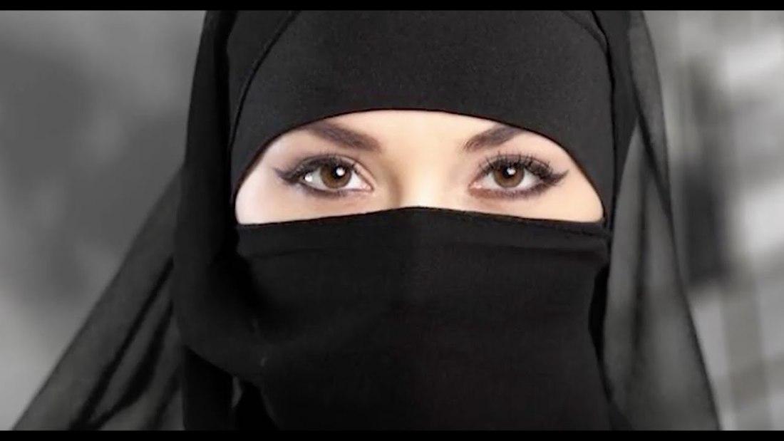 Красивая фигура в хиджабе