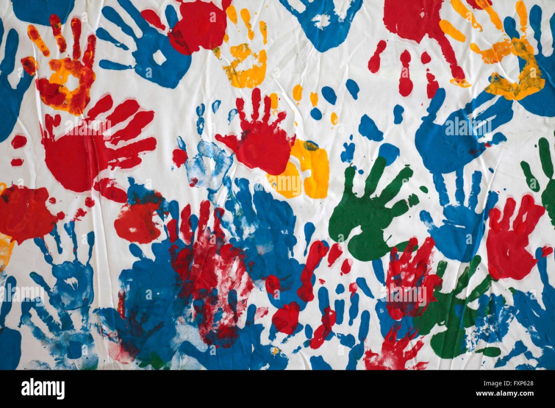 Картина с отпечатками рук на Цветном фоне