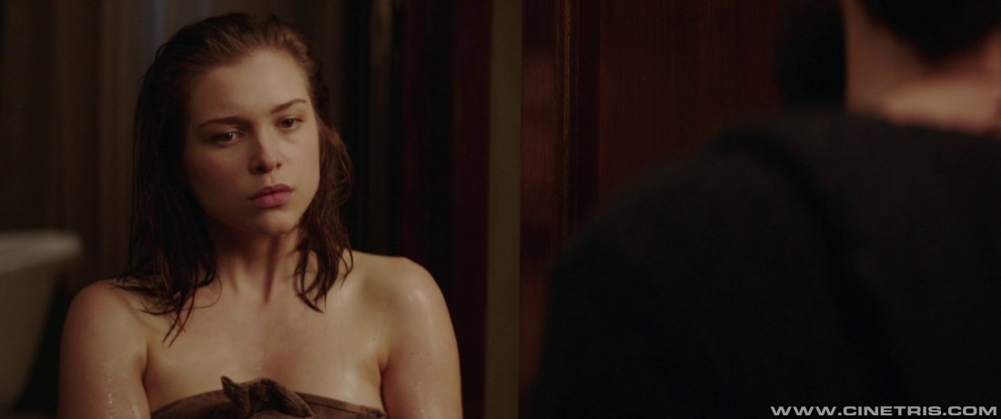 Софи Куксон голая голая