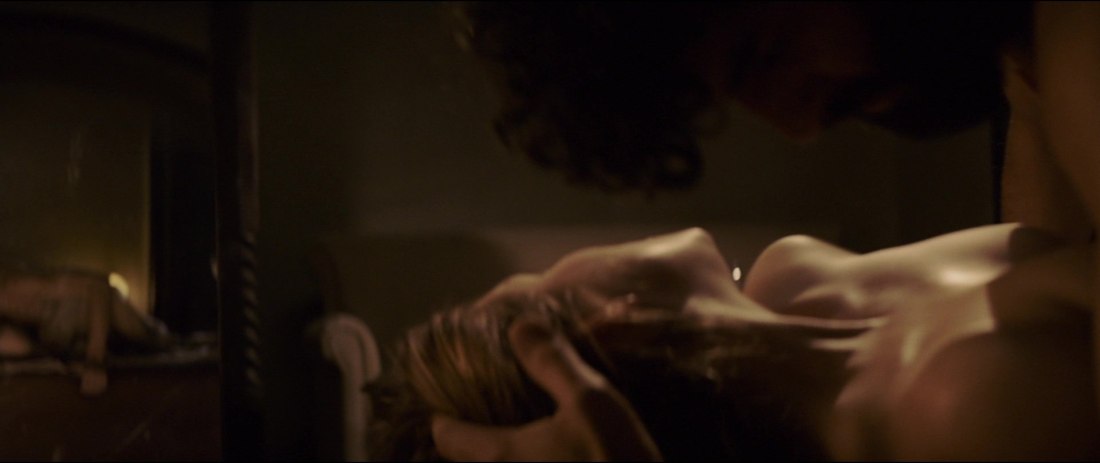 Софи Куксон голые сиськи