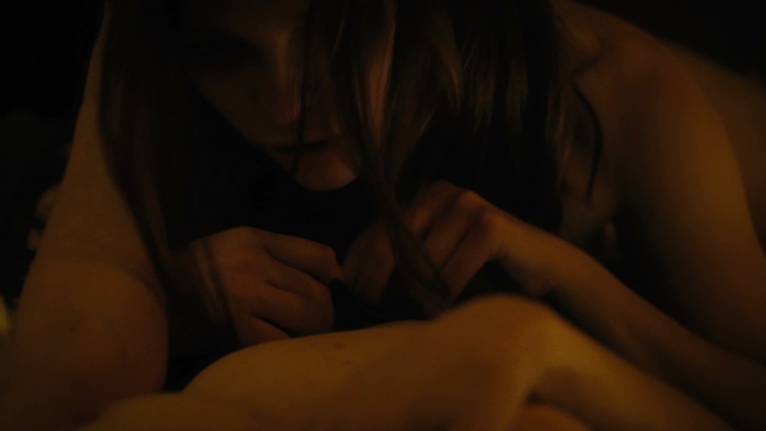 Софи Куксон грудь