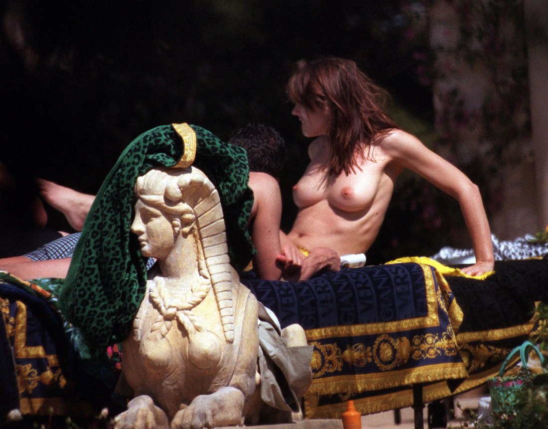 Элизабет Херли обнаженка