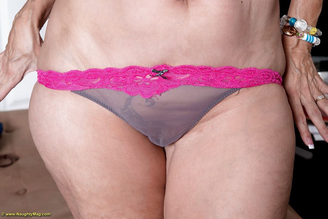 Пышные старушки в трусах