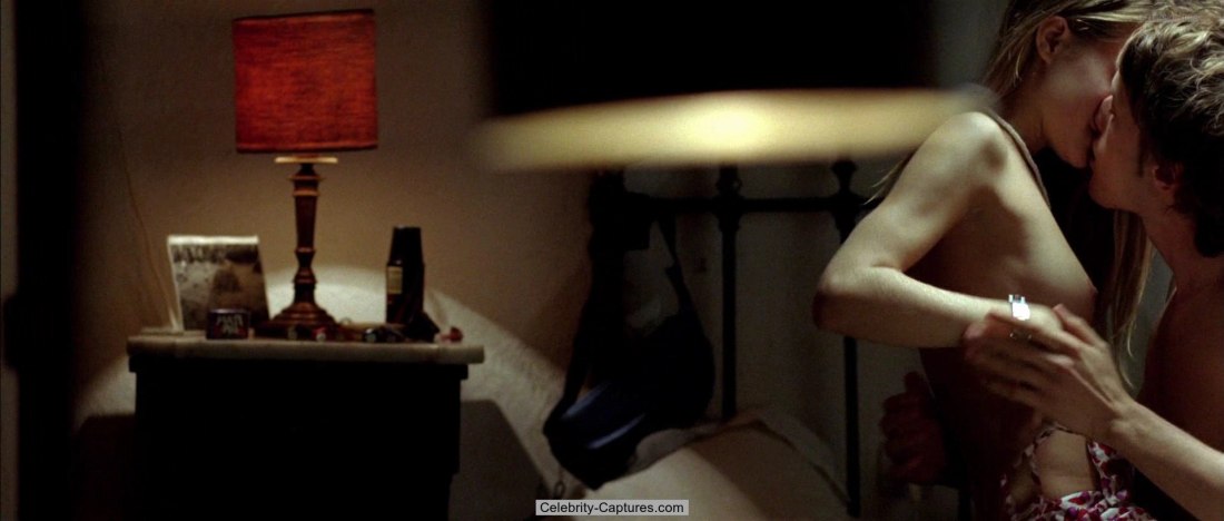 Альба Рибас полностью голая