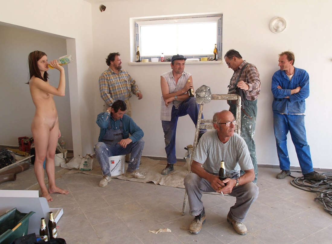 Голые женщины парни на улицу