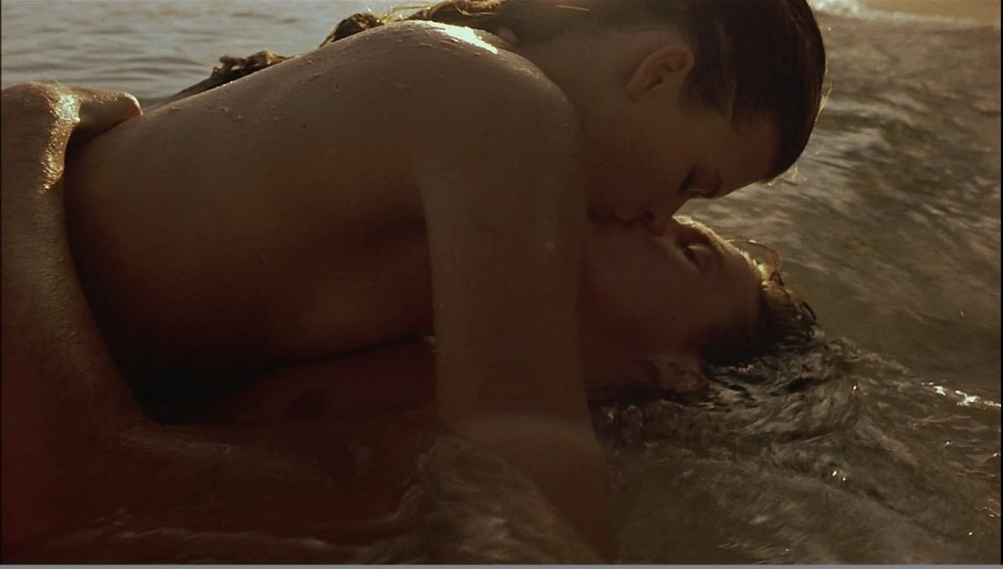 Мила Йовович голубая Лагуна голая