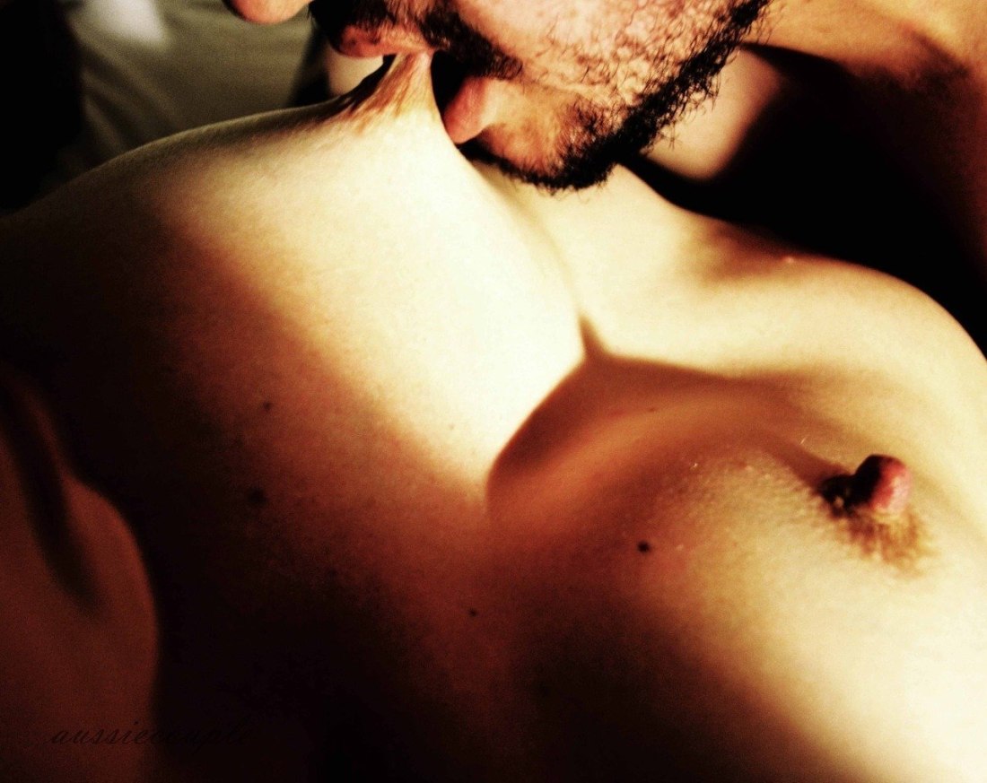 Эротический поцелуй фото