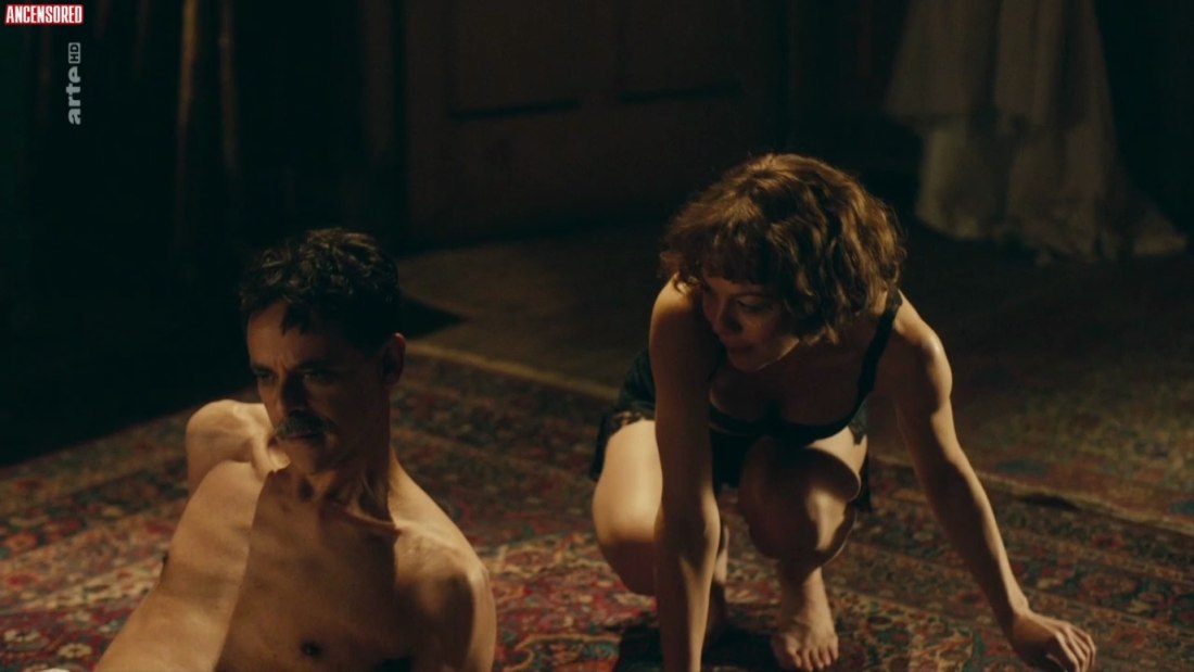 Хелен МАККРОРИ постельные сцены