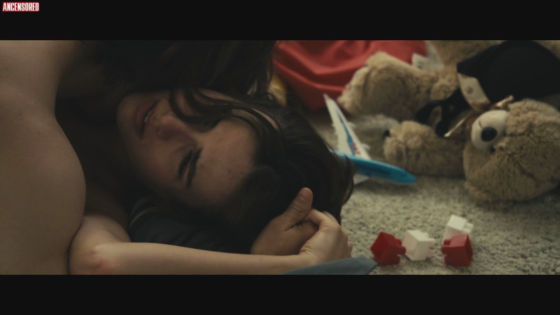 Фото голой Марты Игареды в сериале видоизмененный углерод