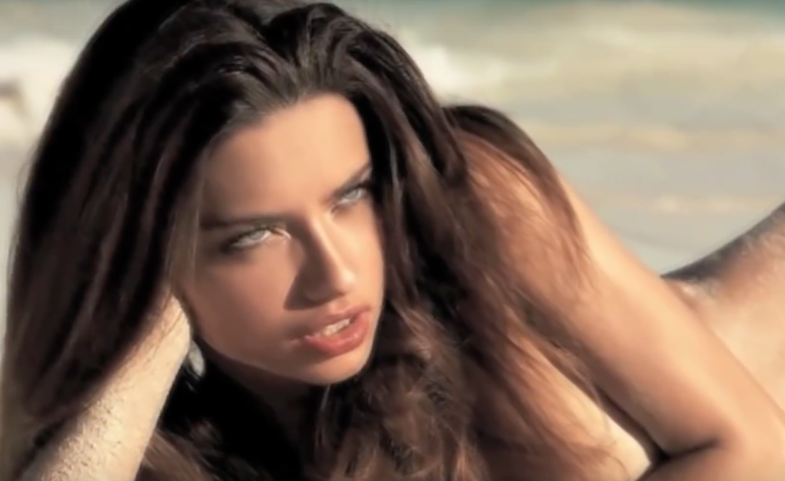 Model nude Shoulders erotic Outdoor barefoot