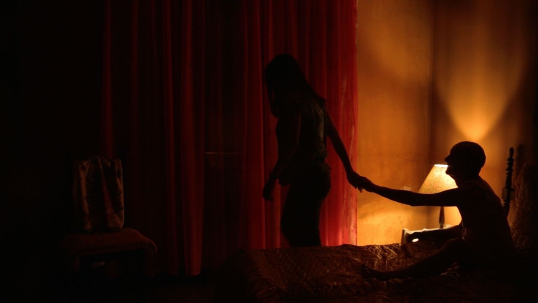 Нельсон засветила грудь