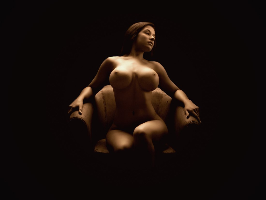 Женщины в платье с голой грудью