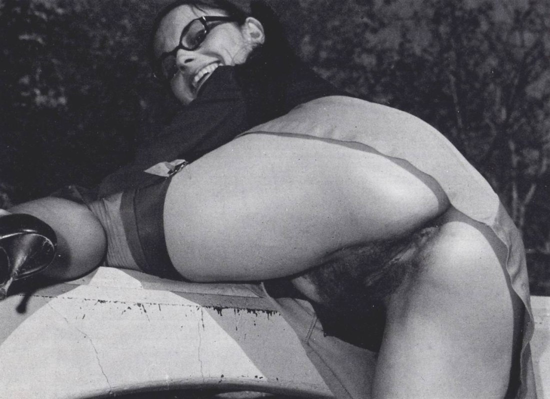 Ретро голенькие подружки