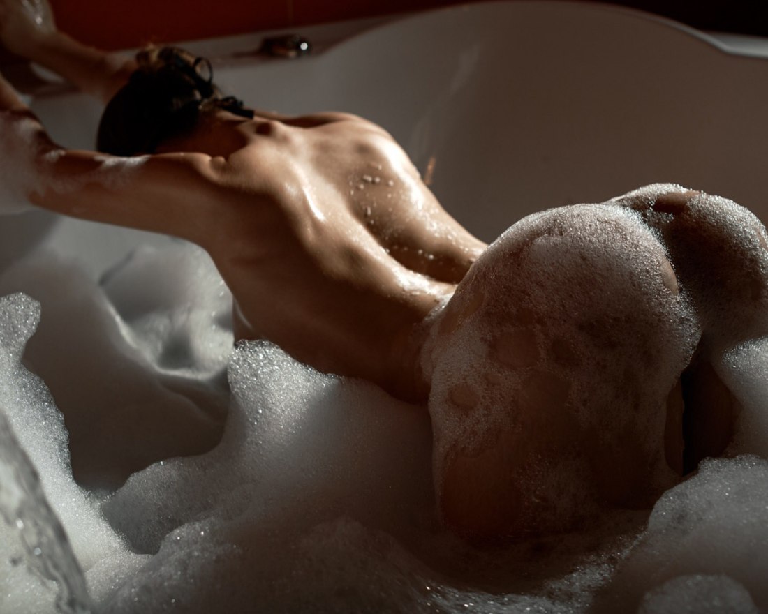 Девушка в мыльной пене