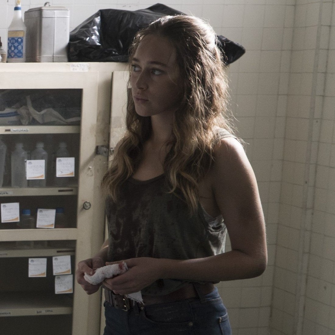 Сара Гадон голая в фильме