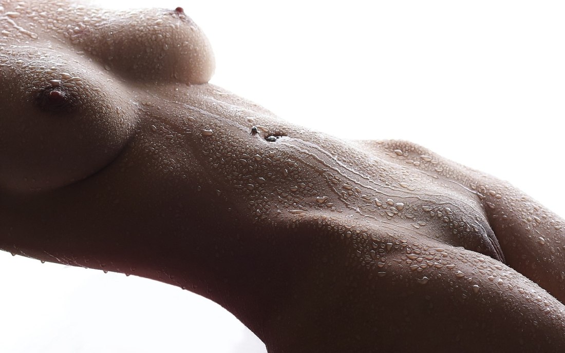 Голые девки с бритыми лобками