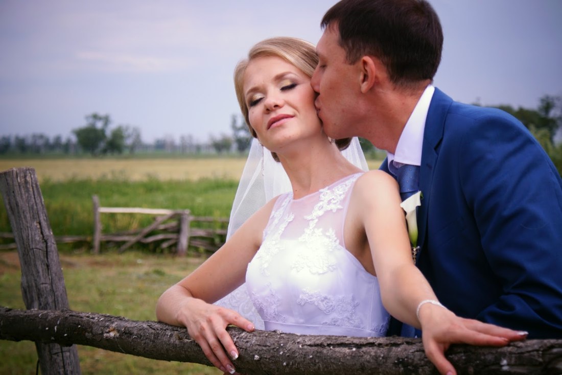 Выебал подругу пока жена спит