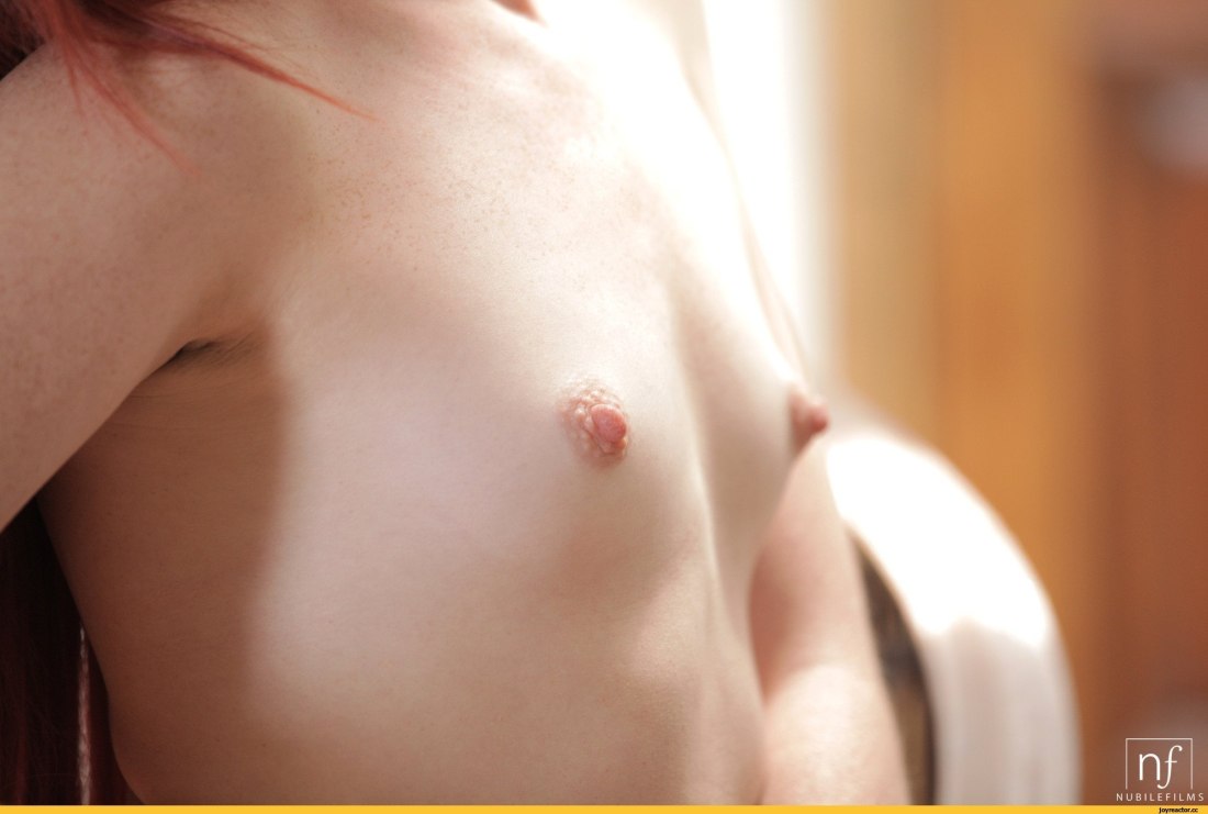 Маленькая грудь с маленькими сосками
