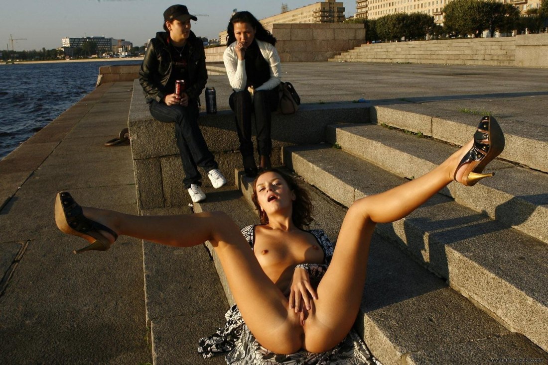 Красивые девушки без трусов