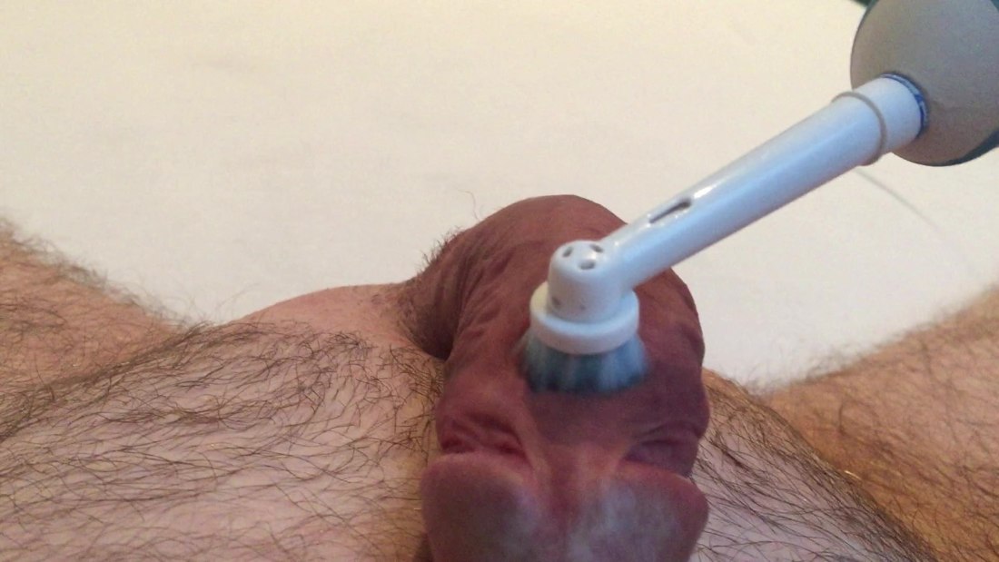 Мастурбация молодой девушки